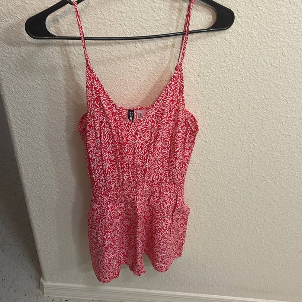 Cute Romper with Pockets!